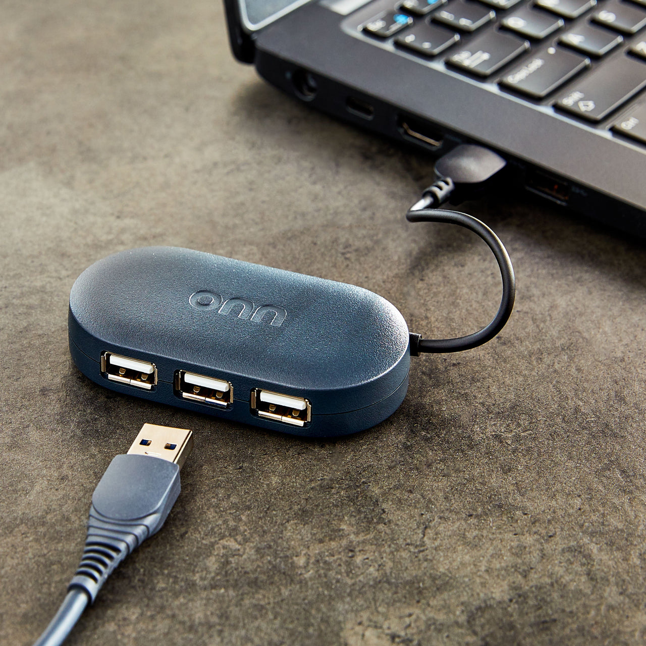 onn Portable 4-Port USB Hub with USB 2.0 Ports