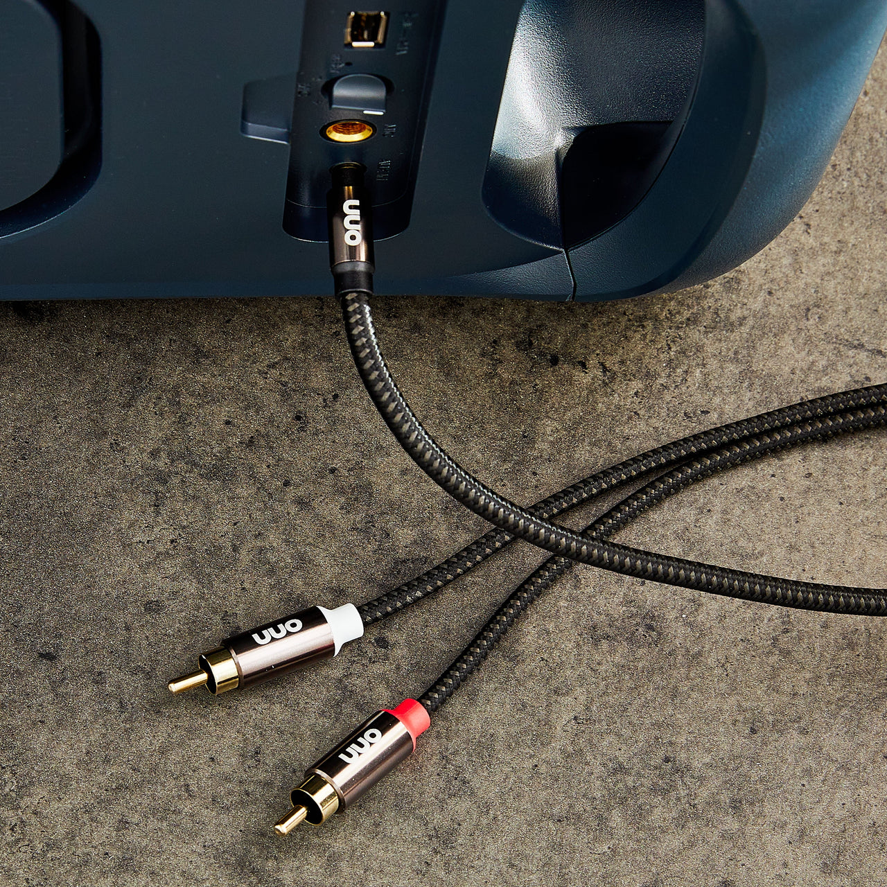 onn 6' 3.5 mm AUX to RCA Audio Cable