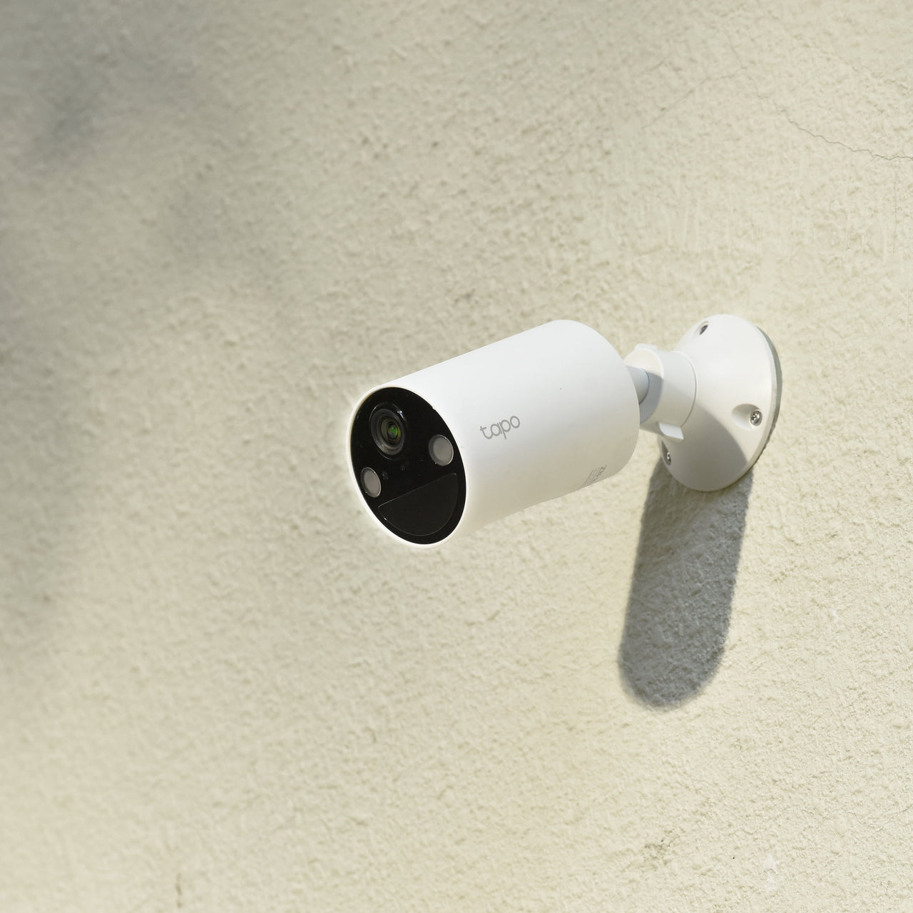 TP-Link Tapo Wireless Indoor/Outdoor 2K Security Camera, Waterproof, Rechargeable, Battery-Powered, Install Anywhere, Local or Cloud Storage - Subscription not Required, Two-Way Audio - TC82