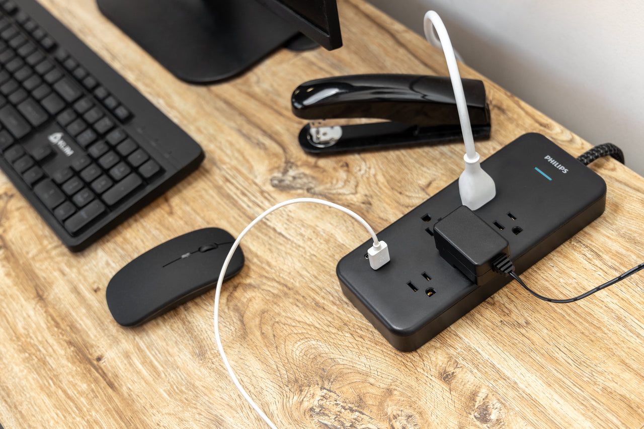 Philips 6-ft 5-Outlet Surge Protector, 1 USB-a, 1 USB-C, 15W, 1500J, Braided Cord, Black